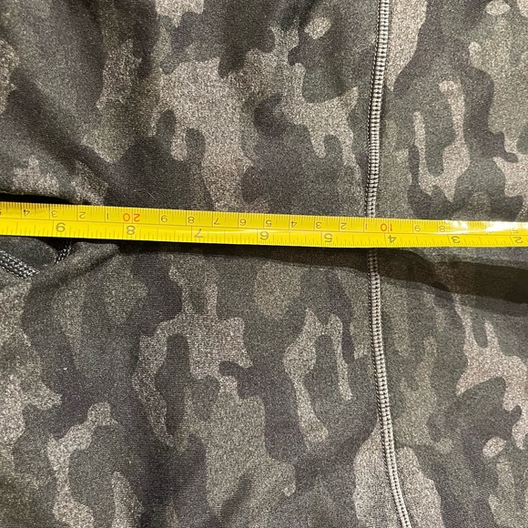 Fabletics Leggings, Powerhold, size Small, Black and Gray Camo Print, very nice - Picture 8 of 10